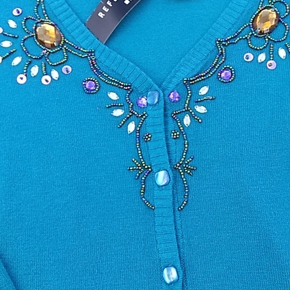 Reference Point carnagan sweater. - Picture 3 of 8